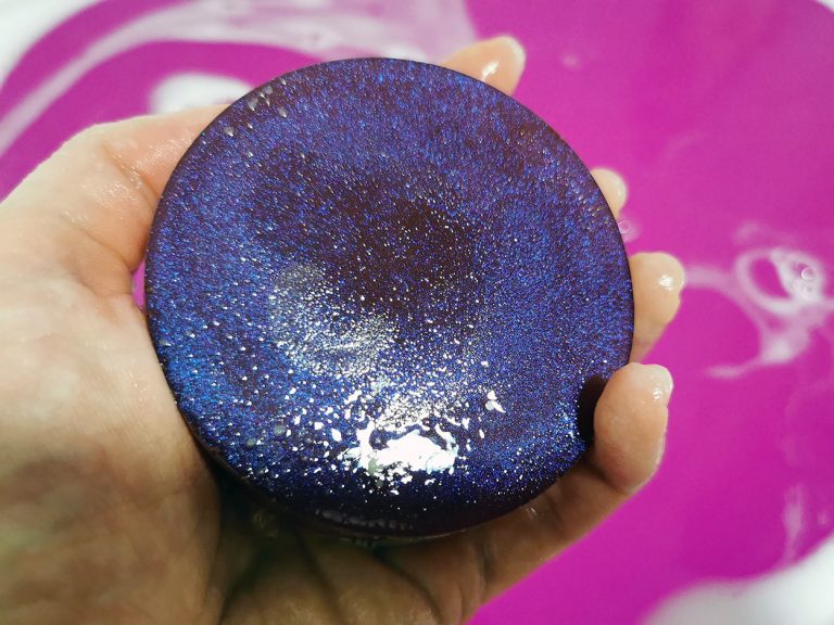 Candyfloss and Bubblegum soap in a tin.