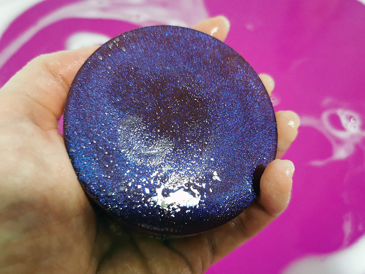 Candyfloss and Bubblegum soap in a tin.