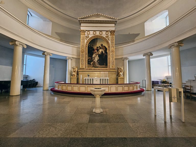 The altar in Helsinki Cathedral.